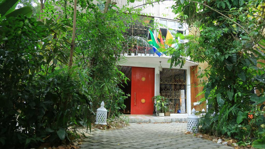 Bushman Cafe Hotel Abidjan Exterior foto